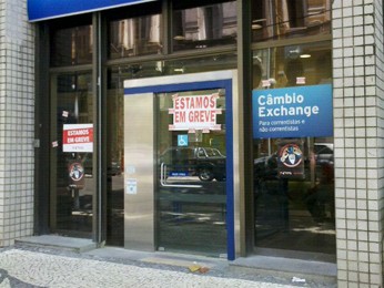 Bancos da Avenida Conde da Boa Vista aderiram à greve. (Foto: Kety Marinho / Tv Globo)