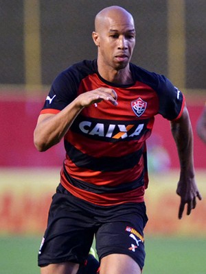 Vitória x São Paulo Dinei e Luis Fabiano (Foto: GloboEsporte.com)