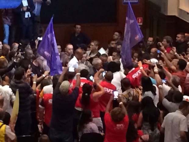 Ex-presidente Luís Inácio Lula da Silva participa de plenária nacional de sindicalistas em defesa da democracia, do Estado de Direito e contra o golpe. (Foto: Glauco Araújo/G1)