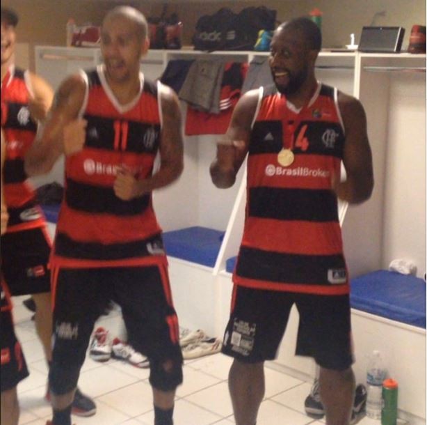 flamengo basquete lepo lepo dança comemoração (Foto: Reprodução/Instagram) flamengo basquete lepo lepo dança comemoração (Foto: Reprodução/Instagram)