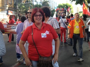 Rodoviária Silvana Tanam participa de protesto contra o impeachment de Dilma (Foto: Maiana Belo/G1)