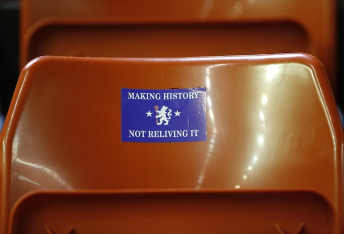 Cadeiras Anfield Liverpool x Chelsea (Foto: Reuters)