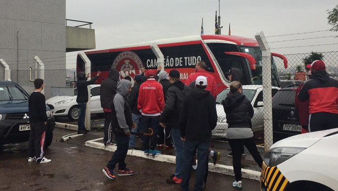 Após demissão de Argel Inter volta a Porto Alegre protesto da torcida