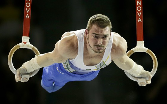 Brazil's Arthur Zanetti competes on the rings during artistic gymnastics team competition in the Pan Am Games in Toronto, Saturday, July 11, 2015. (AP Photo/Gregory Bull) (Foto: AP)