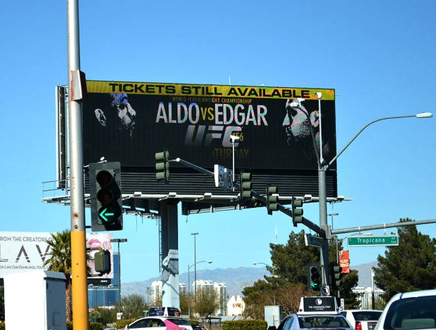 outdoor anuncia evento do UFC 156 Aldo e Edgar (Foto: Adriano Albuquerque)