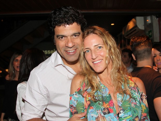 Ex-jogador Raí com a namorada, Viviane, em bar em São Paulo (Foto: Thiago Duran/ Ag. News)