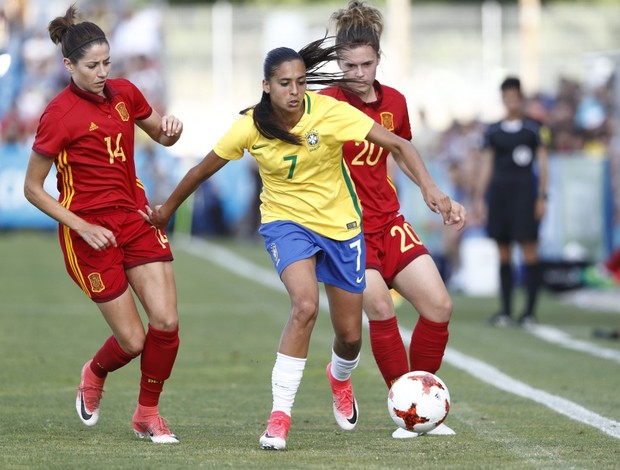 Andressa Alves em amistoso diante da Espanha