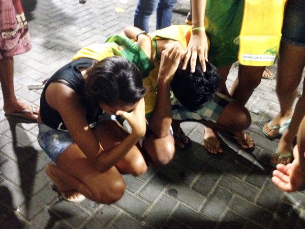Torcedores baianos choram na Bahia (Foto: Maiana Belo/G1)