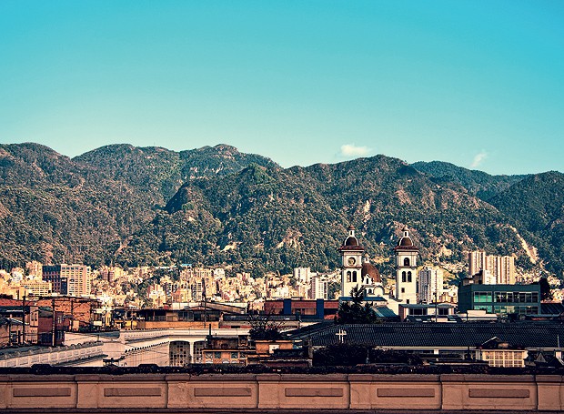 Construções e vista de Bogotá, cidade que está a quase 3 mil metros de altitude (Foto: eStock Photo/Glow Images/Thinkstock )