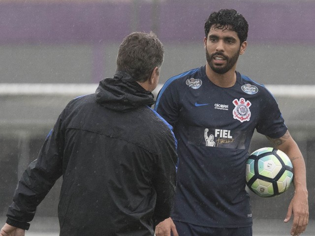 Sem prazo para voltar: Vilson chega a 4 meses de inatividade no Corinthians