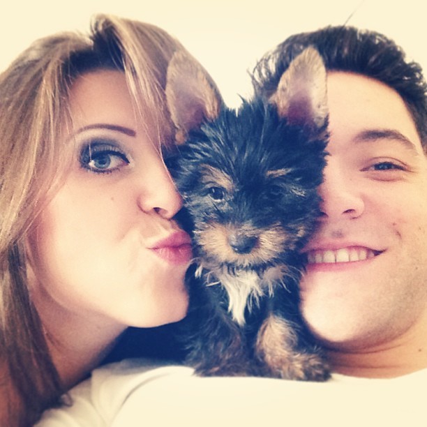 Andressa e Nasser com o cachorrinho (Foto: Instagram/ Reprodução)