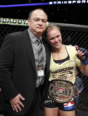Scott Coker e Ronda Rousey Strikeforce MMA (Foto: Divulgação/ Showtime)
