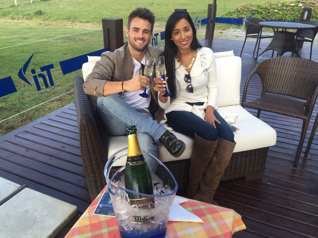 Rafael e Talita comemorando 1 mês de namoro (Foto: AgNews/Marcelo Gobbi)