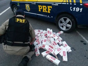 Cigarros apreendidos foram encaminhados para Receita Federal. (Foto: Divulgação/PRF)