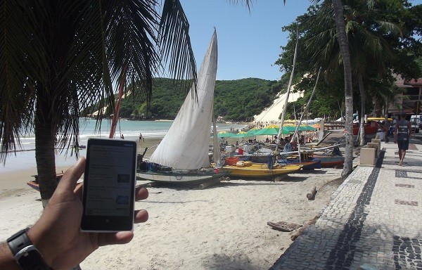 Segundo operadora, cobertura 4G ainda será expandido na praia de Ponta Negra, em Natal (Foto: Igor Jácome/G1)