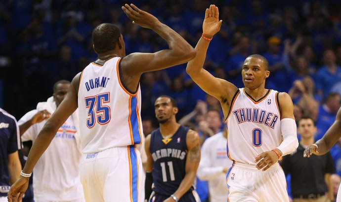 Kevin Durant e Russell Westbrook, Thunder x Grizzlies (Foto: Getty)