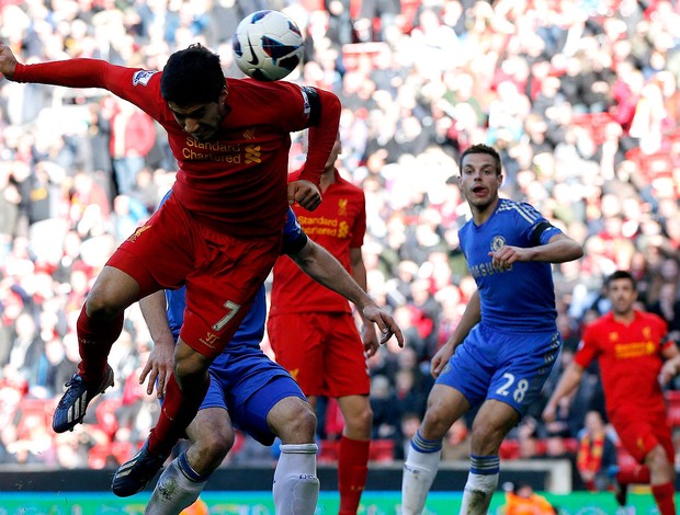 Luis suarez liverpool gol chelsea (Foto: Agência Reuters)