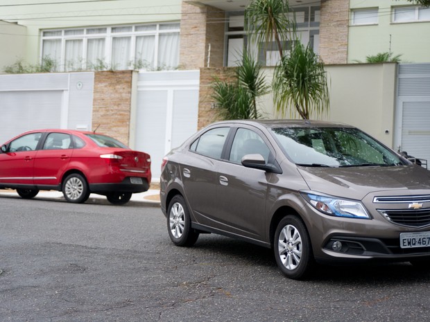 Comparativo Chevrolet Prisma contra Fiat Grand Siena (Foto: Flavio Moraes/G1)