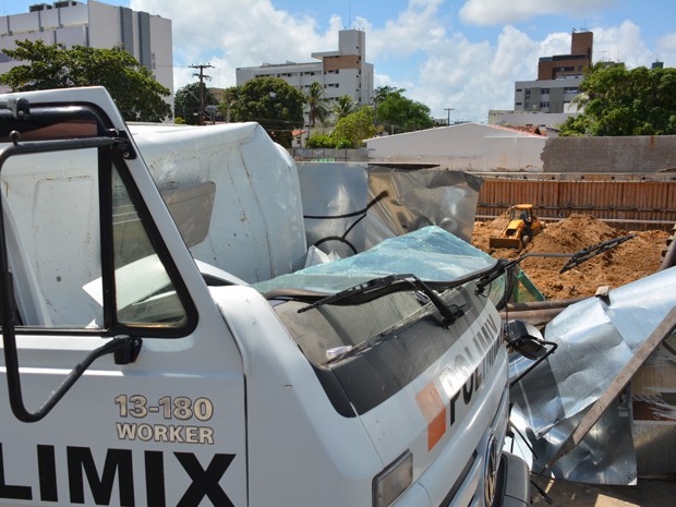 Acidente aconteceu em uma construção no bairro de Tambaú (Foto: Walter Paparazzo/G1)