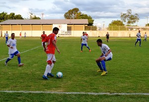 A rivalidade em campo entre Náutico-RR e São Raimundo-RR (Foto: Nailson Wapichana/GloboEsporte.com)