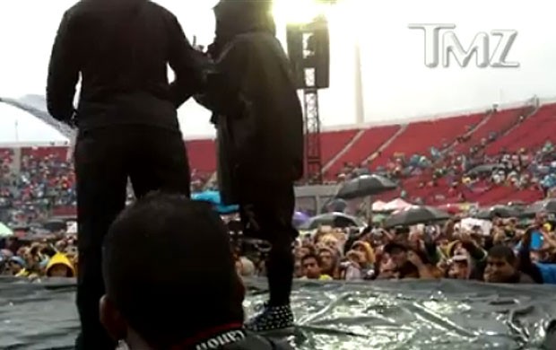 Madonna dá piti com fãs durante passagem de som no Chile (Foto: TMZ/Reprodução)