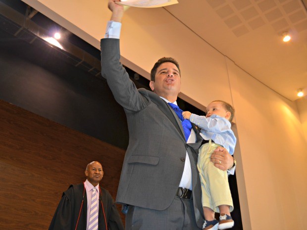 Senador eleito Gladson Cameli (PP-AC) foi diplomado em Rio Branco nesta sexta-feira (19) (Foto: Aline Nascimento/G1)