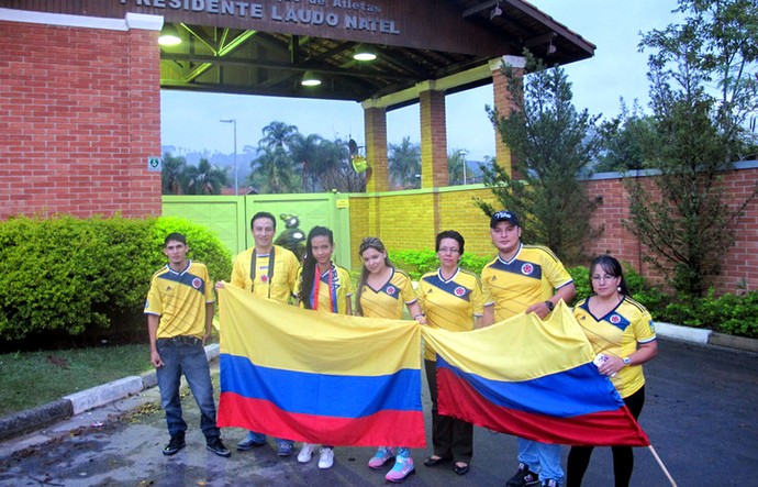 Chegada Colômbia torcedores (Foto: Marcelo Prado)