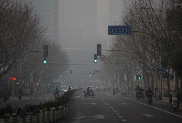 Camada de poluição 'esconde' cidade chinesa de Xangai (Foto: Aly Song/Reuters) Camada de poluição 'esconde' cidade chinesa de Xangai (Foto: Aly Song/Reuters)