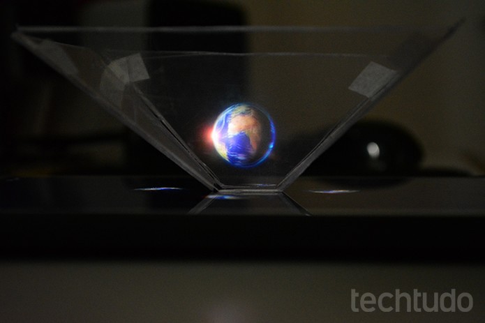 Resultado do projetor de hologramas 3D para celular com materiais caseiros (Foto: Barbara Mannara/TechTudo)
