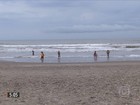 Raio atinge mãe e dois filhos na praia de Mongaguá, litoral de São Paulo