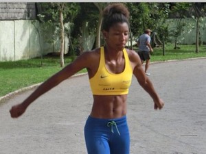 Nubia Soares atleta salto triplo durante treinamento (Foto: Núbia Soares/Arquivo Pessoal)