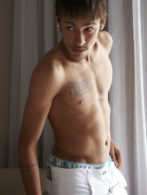 Neymar posa de cueca para campanha publicitária (Foto: Divulgação)