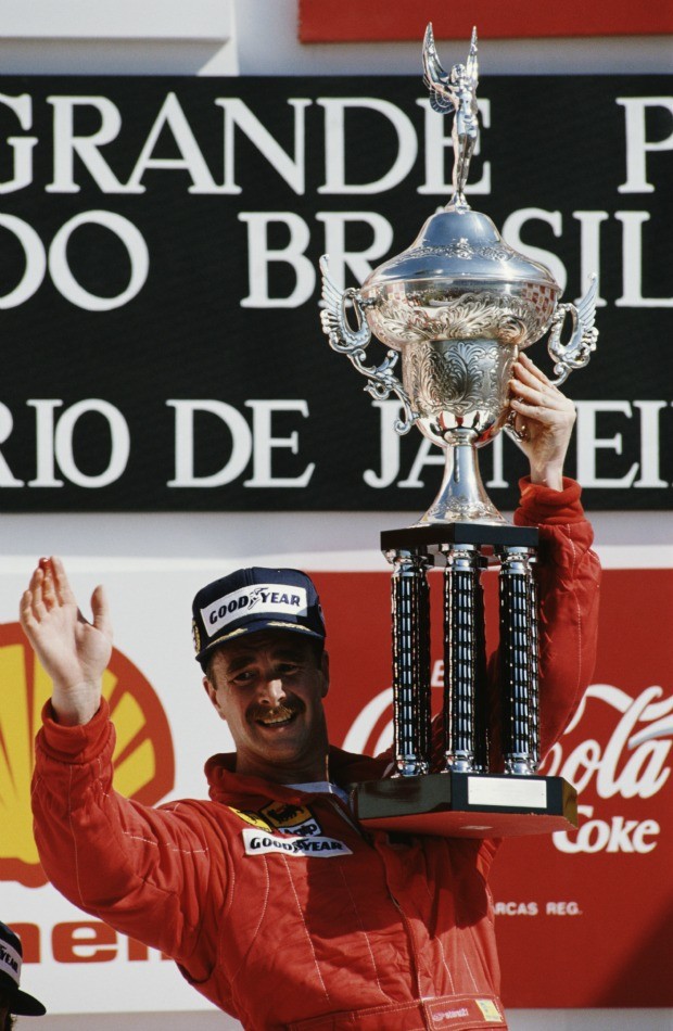 Nigel Mansell comemora vitória no GP do Brasil de 1989 (Foto: Getty Images)