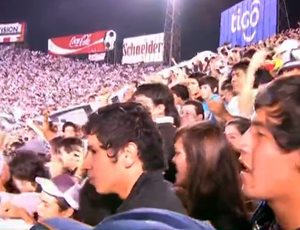 Torcida do Olimpia no Defensores del Chaco, Libertadores (Foto: Reprodução SporTV)
