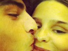 Yasmin Brunet ganha beijo do marido e posta foto 