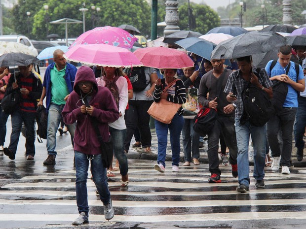 Rio tem quinta-feira chuvosa; cidade ficou em estágio de atenção (Foto: JOSE LUCENA/FUTURA PRESS/ESTADÃO CONTEÚDO)
