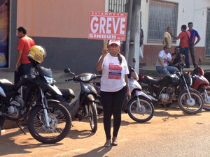 Servidores aderira a paralisação na manhã desta terça (9) em Rondônia (Foto: Hosana Morais/G1)