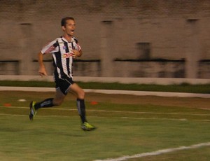 Isaías, volante do Botafogo-PB (Foto: Larissa Keren)
