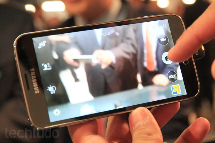 Câmera do novo Galaxy S5 é testada em fotos no MWC, em Barcelona (Foto: Isadora Díaz/TechTudo) Câmera do novo Galaxy S5 é testada em fotos no MWC, em Barcelona (Foto: Isadora Díaz/TechTudo)