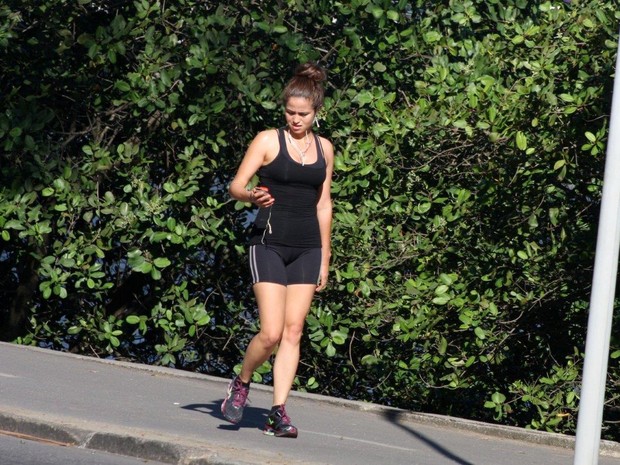 Nanda Costa corre na Lagoa (Foto: JC Pereira/ Ag. News) Nanda Costa corre na Lagoa (Foto: JC Pereira/ Ag. News)