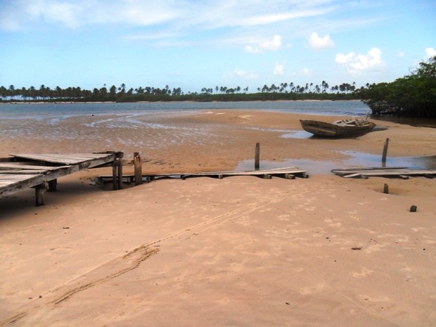 Ponte faz ligação entre o rio e o mar. (Foto: Maria Josélia dos Santos/ Divulgação)