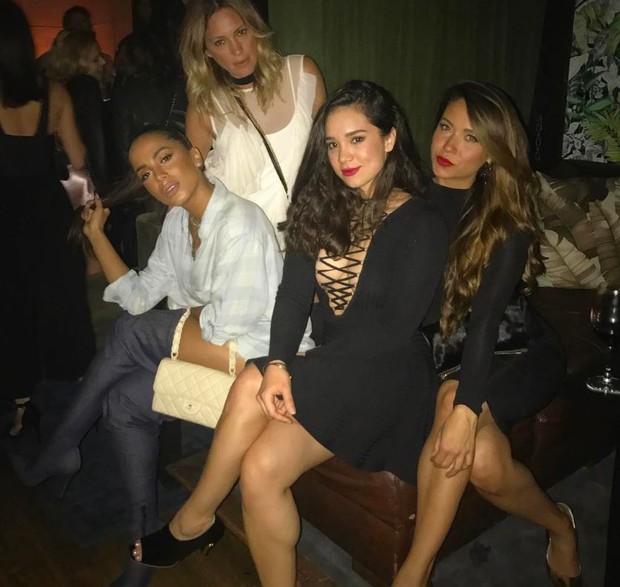 Anitta se diverte com amigas em Los Angeles (Foto: Reprodução/Instagram)