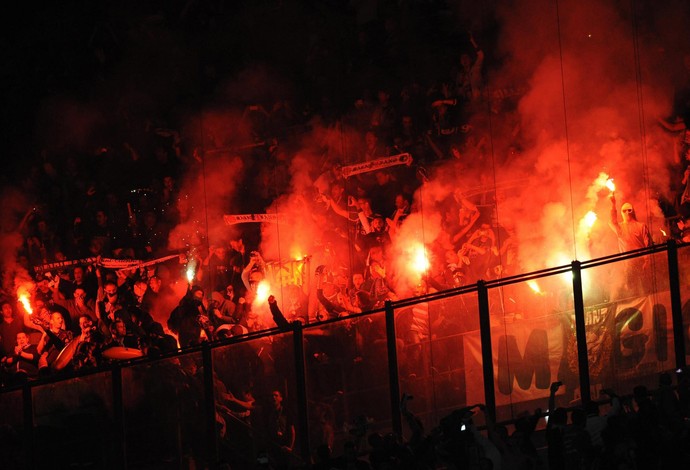 fogo torcida Saint Etienne x Inter (Foto: EFE)