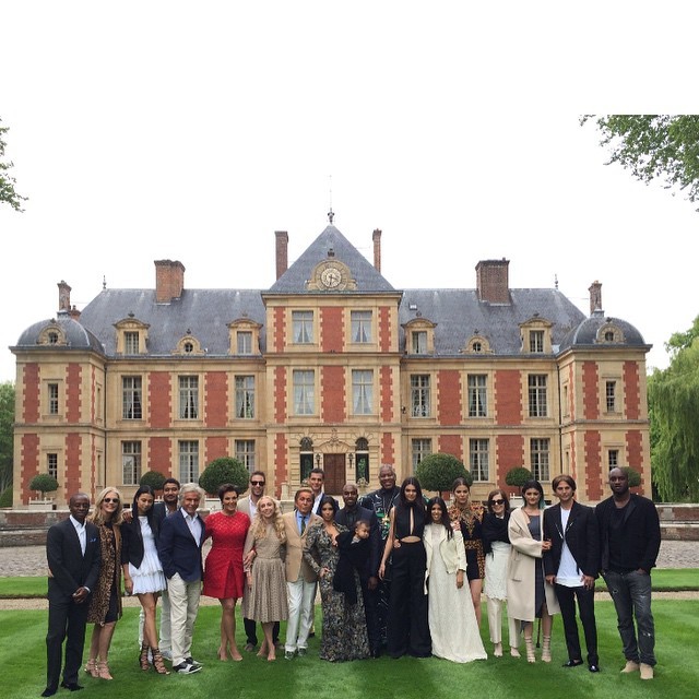 Kris Jenner Comemora 1 Ano De Casamento De Kim E Kanye West Revista Glamour Hot News