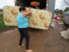 Famílias desabrigadas após chuva em Ponta Grossa recebem doações 
