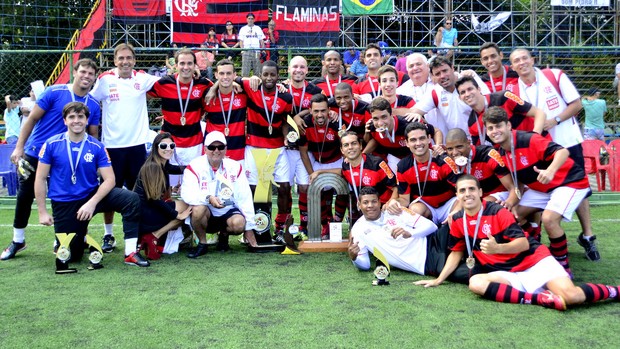Elenco do Flamengo, que foi campeão em cima do Bota (Foto: Davi Pereira/JornalF7)