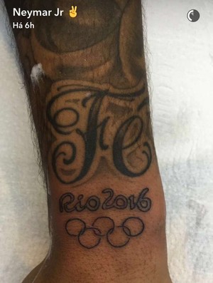 Neymar tatuagem (Foto: Reprodução/Snapchat) Neymar tatuagem (Foto: Reprodução/Snapchat)