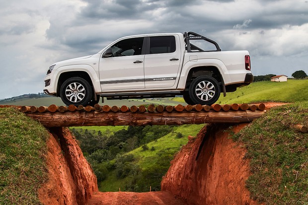 Volkswagen Amarok Dark Label 2015  (Foto: Divulgação)