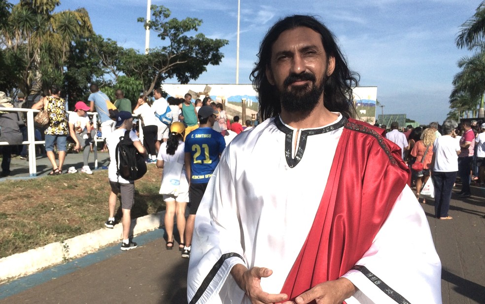 Ator interpreta Jesus Cristo há mais de 20 anos em encenação (Foto: Vitor Santana/G1)