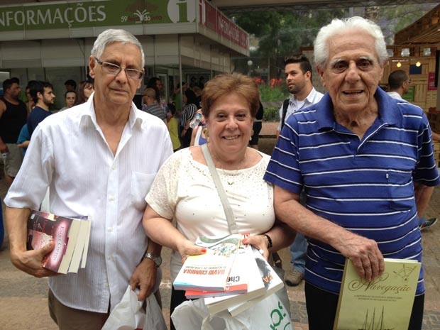 Suzana da Silva foi à Feira com o marido e o pai neste domingo (Foto: Rafaella Fraga/G1)